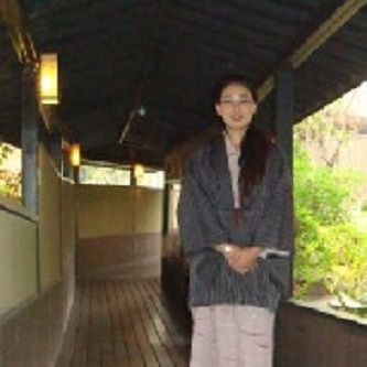 房穎(吉林大學外國語學院日語系副教授) 房穎(吉林大學外國語學院日語系副教授)