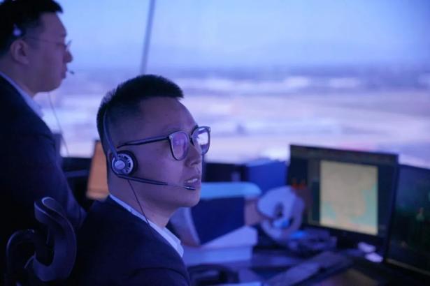 陳贇(中國民用航空華北地區空中交通管理局空管中心塔台管制室三級管制員)