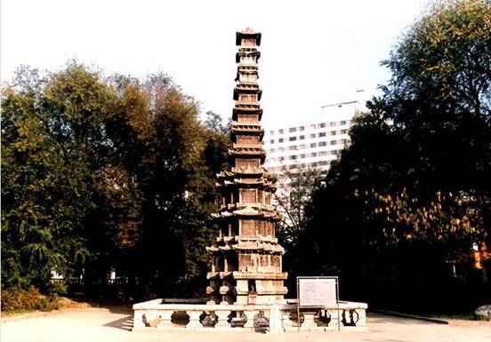 圓覺寺址十層石塔