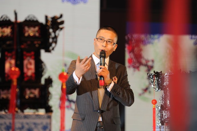 劉若楊(內蒙古包頭市婚慶行業協會常務理事) 劉若楊(內蒙古包頭市婚慶行業協會常務理事)
