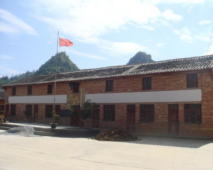 達布斯村 達布斯村