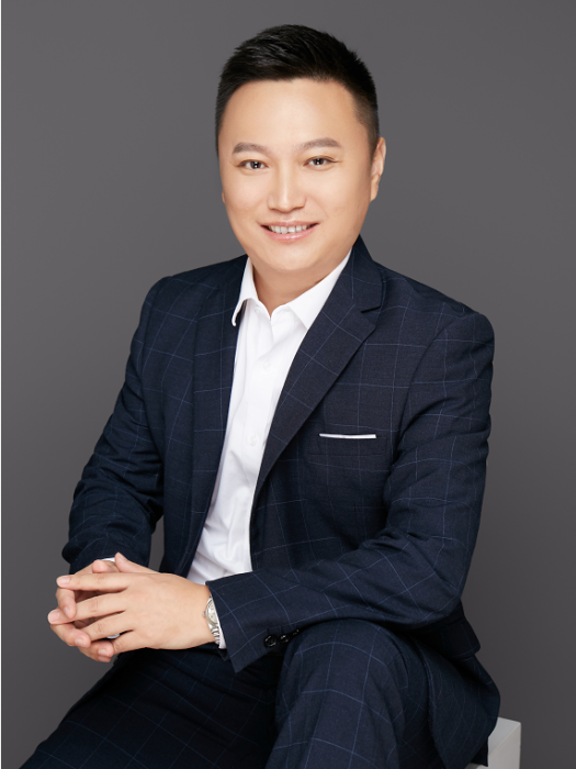 周厚勇(五星酒業(中國)控股有限公司董事、總裁) 周厚勇(五星酒業(中國)控股有限公司董事、總裁)