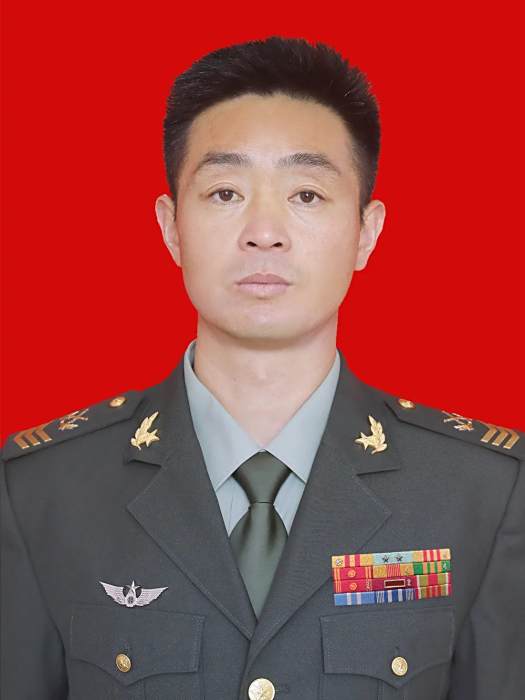 李猛(中國人民解放軍陸軍第82集團軍某旅技師) 李猛(中國人民解放軍陸軍第82集團軍某旅技師)