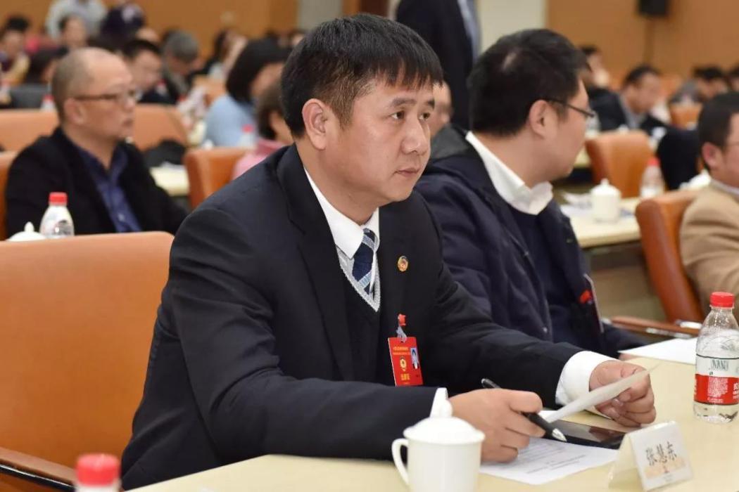 張慧東(東慧口腔創始人) 張慧東(東慧口腔創始人)