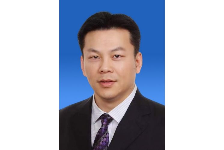 鄭慶鋒(中國醫學科學院腫瘤醫院胸外科副主任醫師) 鄭慶鋒(中國醫學科學院腫瘤醫院胸外科副主任醫師)