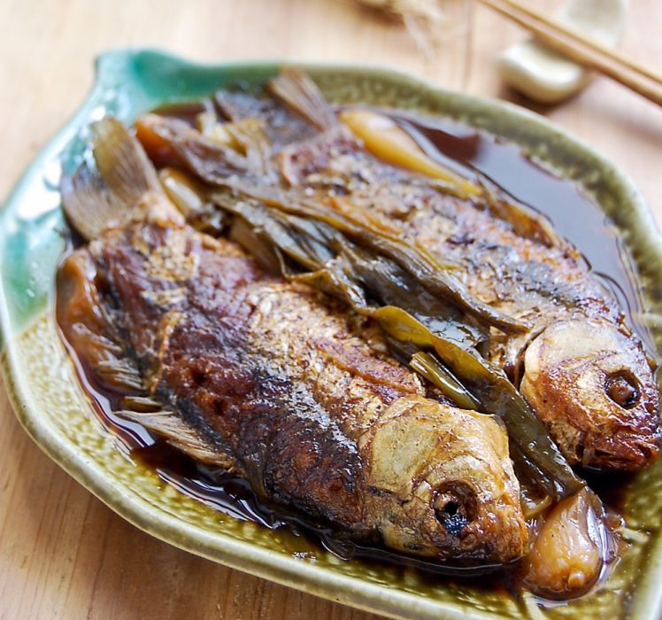 蔥熇小鯽魚 蔥熇小鯽魚