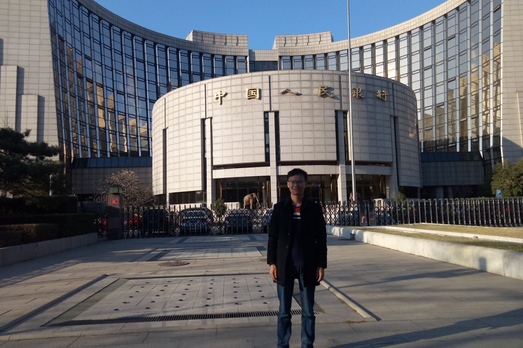 丁立貴(全國金融五一勞動獎章獲得者、中國人民銀行西山區支行副行長)