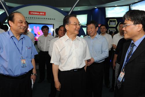 溫家寶總理在廈華電子公司考察（2009.5.8)