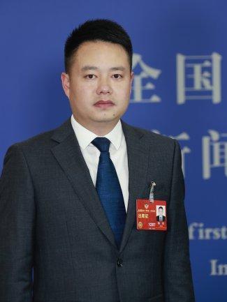 楊松(貴州省六盤水市鐘山區委常委、區委辦公室主任、區直機關工委書記,大灣鎮黨委書記、人民武裝部政治教導員) 楊松(貴州省六盤水市鐘山區委常委、區委辦公室主任、區直機關工委書記,大灣鎮黨委書記、人民武裝部政治教導員)