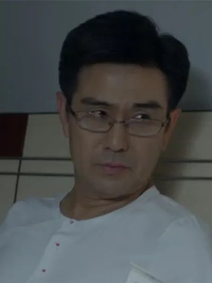 胡震(電視劇《為青春點讚》中的角色) 胡震(電視劇《為青春點讚》中的角色)