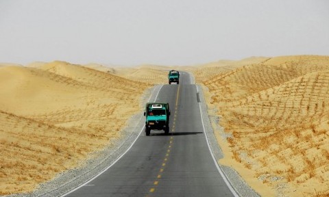 塔克拉瑪乾沙漠公路