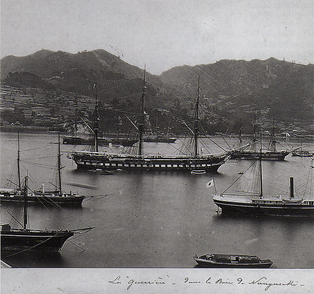 1865年停泊於日本長崎的法國軍艦蓋里埃勒號（中間者）