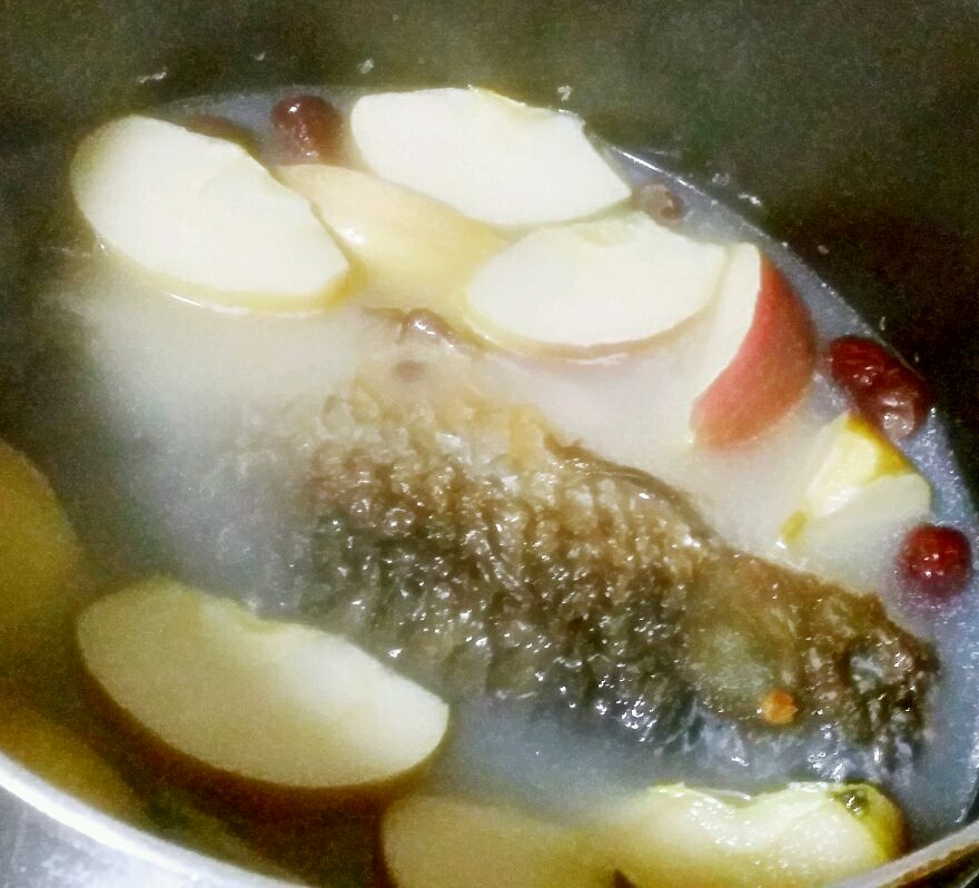 蘋果鯽魚湯