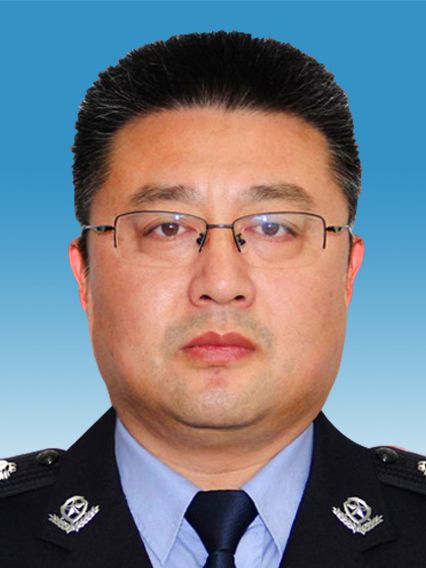 趙永剛(山東省濰坊市奎文區政府黨組成員、副區長、奎文公安分局黨委書記、局長、督察長) 趙永剛(山東省濰坊市奎文區政府黨組成員、副區長、奎文公安分局黨委書記、局長、督察長)