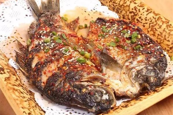 煎烤鯽魚 煎烤鯽魚