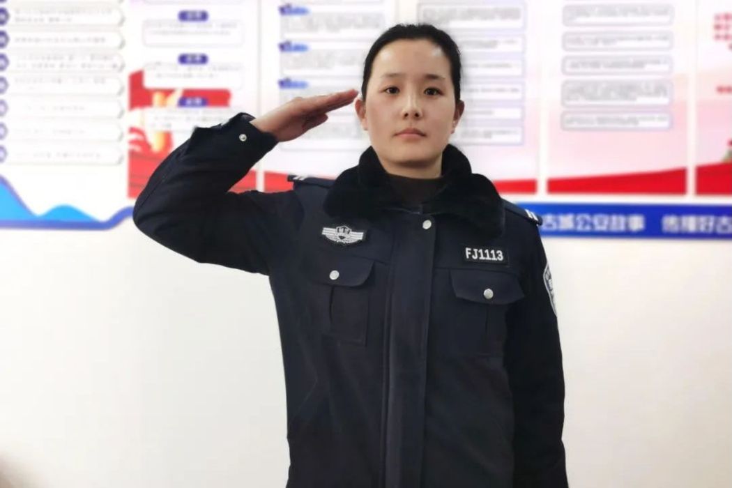 張雲芳(雲南省麗江市公安局古城分局古城派出所勤務指揮室輔警) 張雲芳(雲南省麗江市公安局古城分局古城派出所勤務指揮室輔警)
