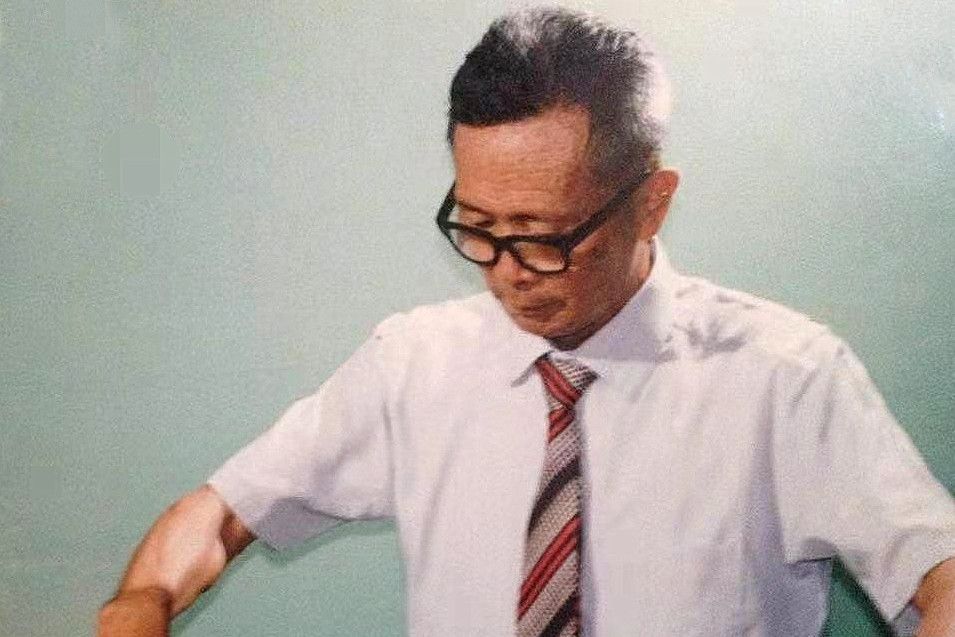 管石鑾 管石鑾