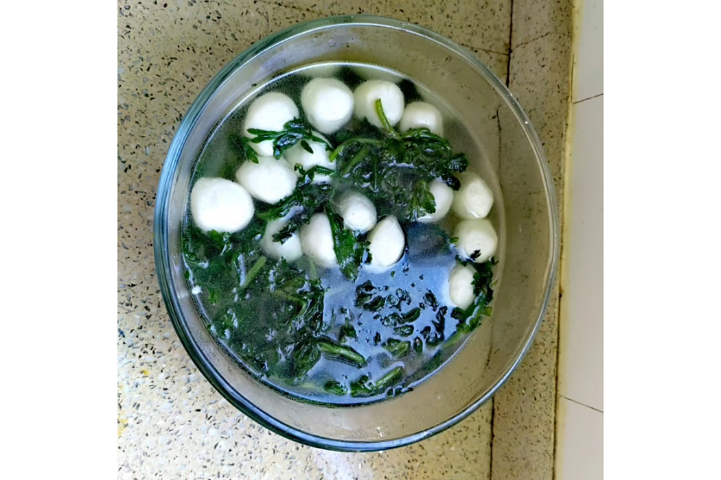 茼蒿魚球湯 茼蒿魚球湯