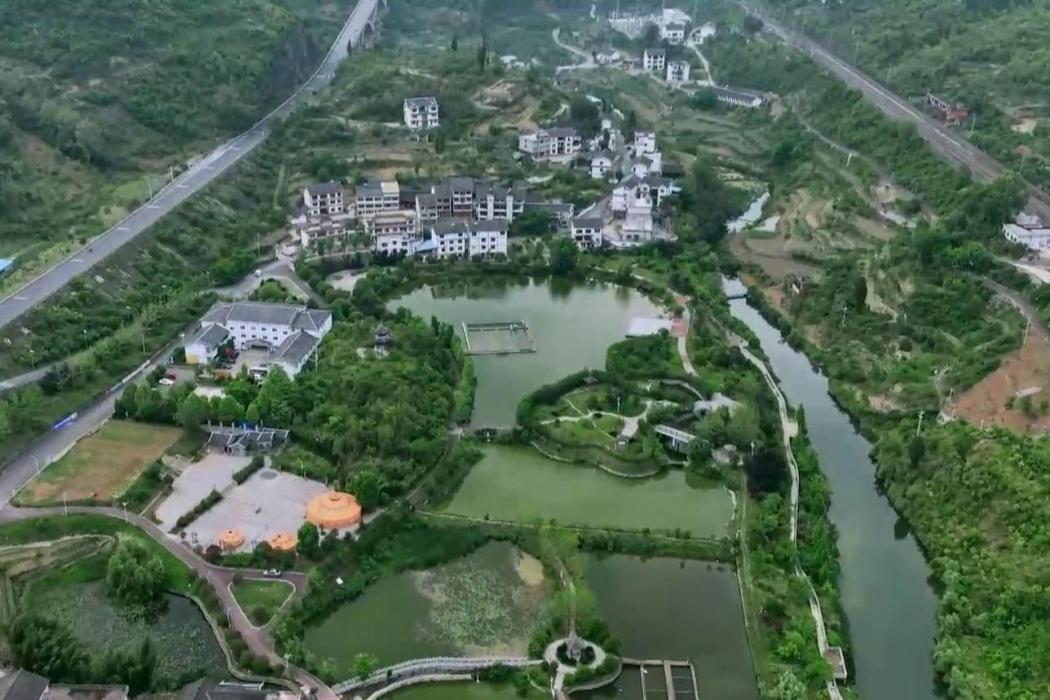 老君關村