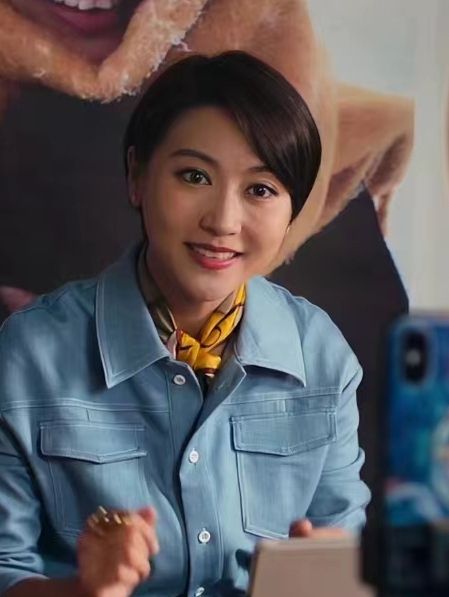 劉佳琪(喜劇片《不是鬧著玩的之歡樂喜劇村》中的角色) 劉佳琪(喜劇片《不是鬧著玩的之歡樂喜劇村》中的角色)