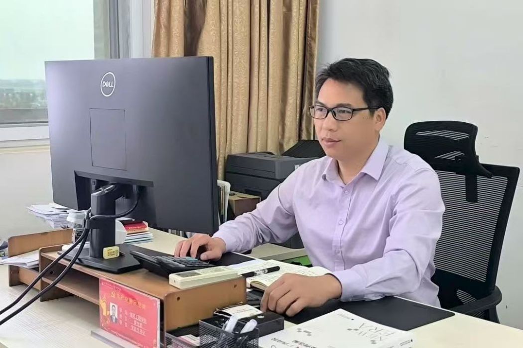 黃文武(桂林電子科技大學北海校區海洋工程學院黨總支書記) 黃文武(桂林電子科技大學北海校區海洋工程學院黨總支書記)