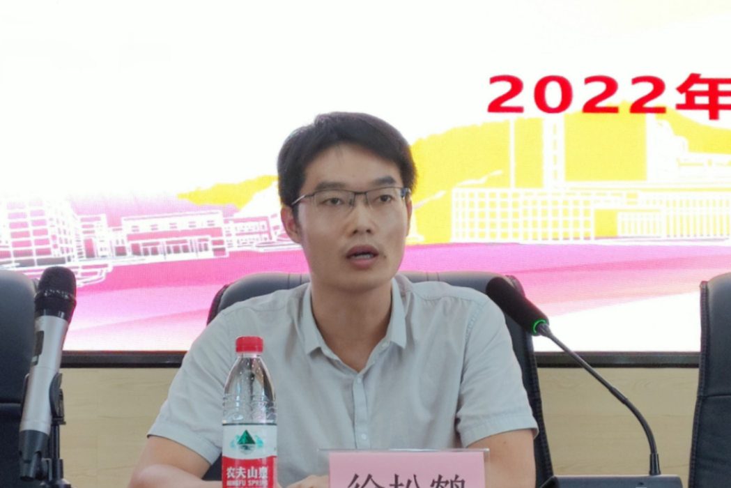 徐松鶴(浙江師範大學經濟與管理學院、中非國際商學院黨委委員、紀委書記、副教授) 徐松鶴(浙江師範大學經濟與管理學院、中非國際商學院黨委委員、紀委書記、副教授)