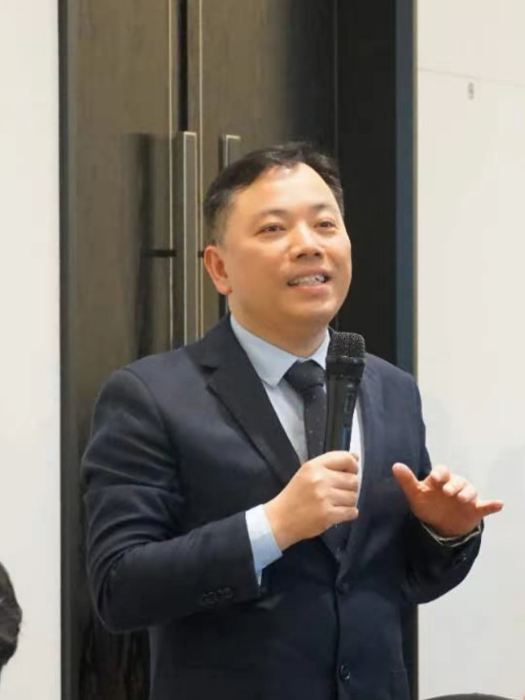 錢龍明