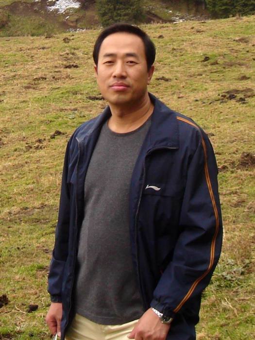 王同君(黑龍江省花鳥畫研究會秘書長) 王同君(黑龍江省花鳥畫研究會秘書長)