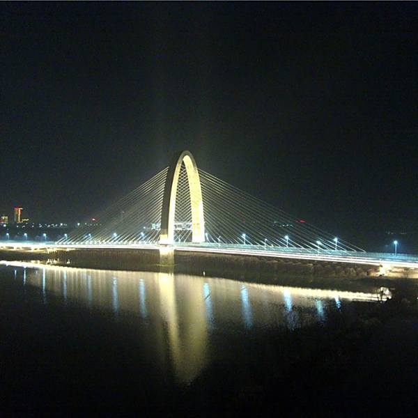 彩虹橋(中國湖北省黃岡市境內跨湖通道) 彩虹橋(中國湖北省黃岡市境內跨湖通道)