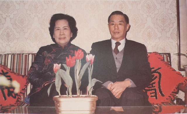 七秩華誕與夫人薄雲留影1981.8.25