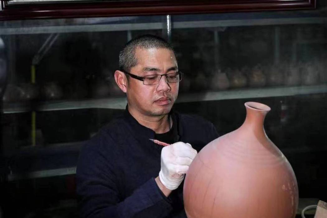 廖強(廣西工藝美術大師) 廖強(廣西工藝美術大師)