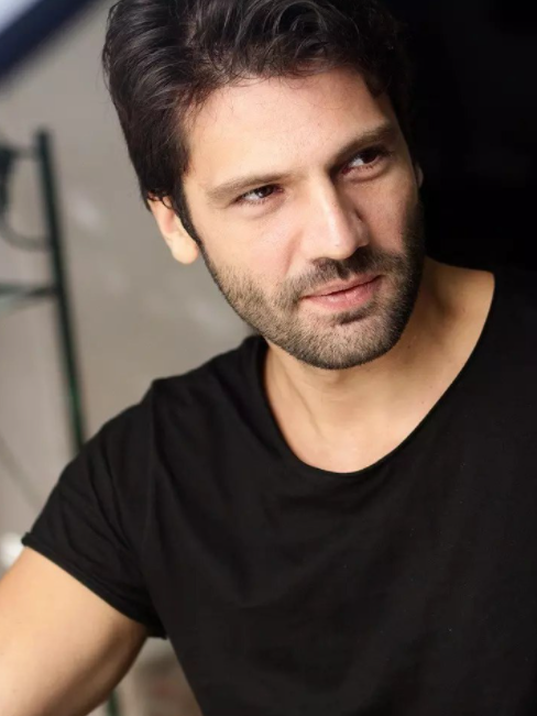 卡安·烏爾甘哲奧盧(Kaan Urgancioglu) 卡安·烏爾甘哲奧盧(Kaan Urgancioglu)