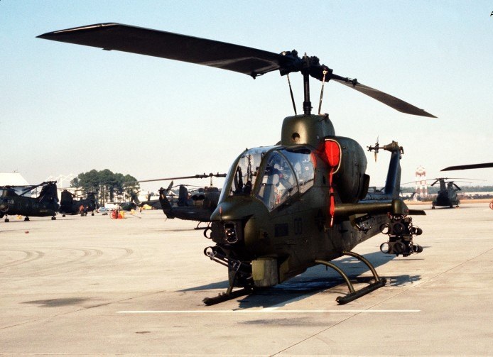 最後所有AH-1T都升級成上圖的TSU式樣