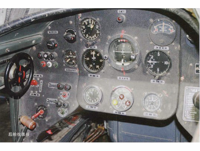 初教-5教練機座艙儀錶板