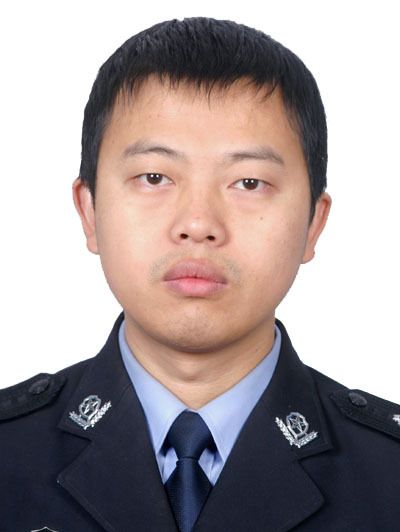 譚侃(四川省遂寧市公安局安居區分局黨委委員、常務副局長) 譚侃(四川省遂寧市公安局安居區分局黨委委員、常務副局長)