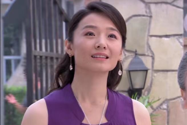 許蓉(都市情感劇《麻辣芳鄰》中的角色) 許蓉(都市情感劇《麻辣芳鄰》中的角色)