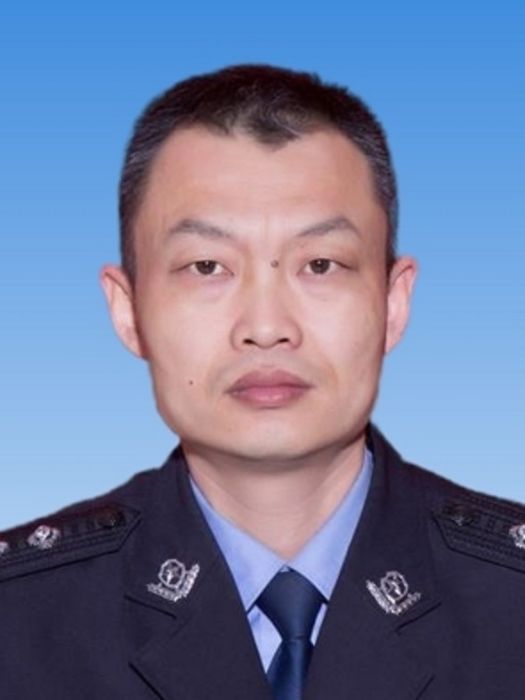 王興華(銀川市西夏區興涇鎮黨委副書記、派出所所長) 王興華(銀川市西夏區興涇鎮黨委副書記、派出所所長)