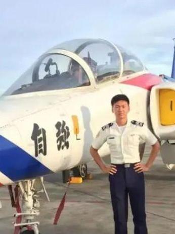 陳奕(中國台灣空軍飛行員) 陳奕(中國台灣空軍飛行員)