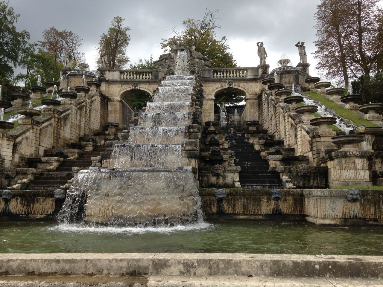 聖克盧宮的大噴泉頂端是大酒桶