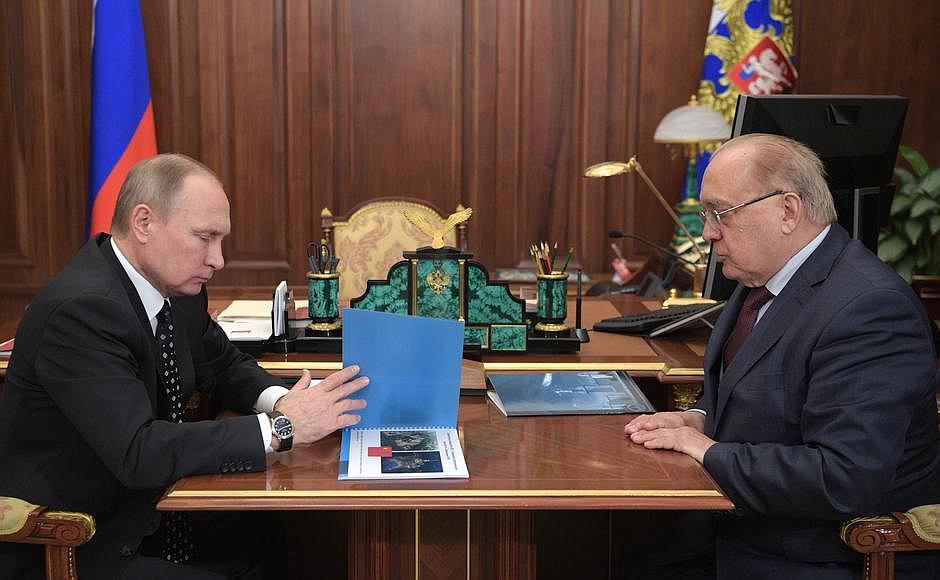 俄羅斯莫斯科大學校長薩多夫尼奇向總統普京匯報工作