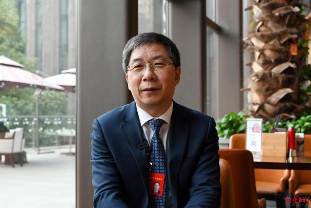 陳德才(四川省政協常委、四川大學華西醫院教授、華西龍泉醫院院長) 陳德才(四川省政協常委、四川大學華西醫院教授、華西龍泉醫院院長)