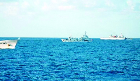 3艘日本海上巡邏艦圍堵中國漁政船