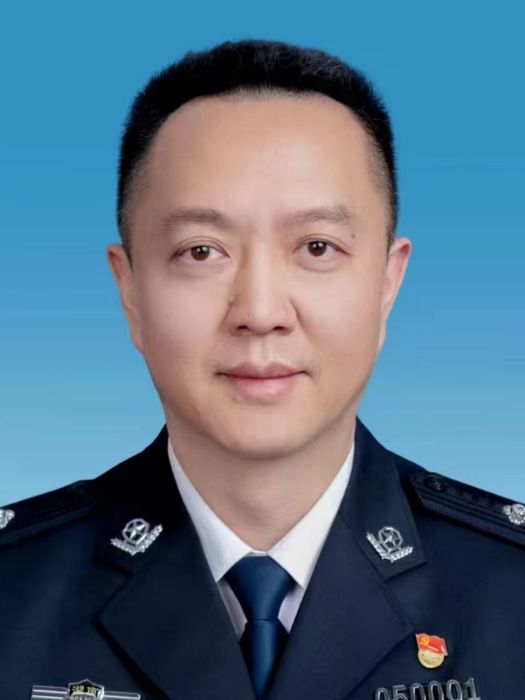 陳睿(湖南省湘潭市政府黨組成員、副市長,市公安局黨委書記、局長、督察長) 陳睿(湖南省湘潭市政府黨組成員、副市長,市公安局黨委書記、局長、督察長)