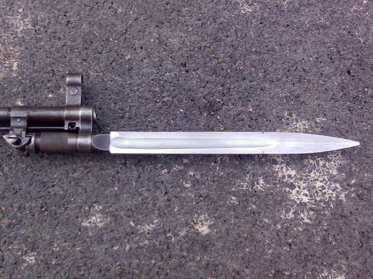 56半自動劍形刺刀