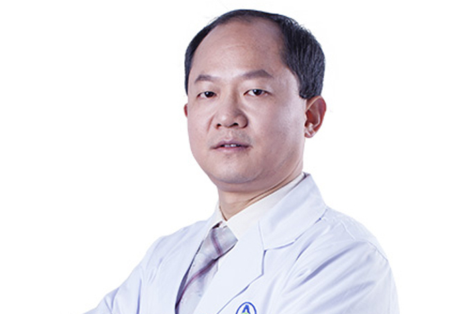 劉華(成都愛迪眼科醫院眼底病專科主任) 劉華(成都愛迪眼科醫院眼底病專科主任)