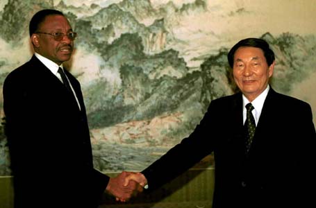 朱鎔基總理會見訪華的坦賈·馬馬杜總統