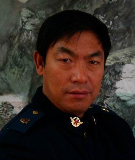 張明川(海軍北海艦隊政治部高級美術師) 張明川(海軍北海艦隊政治部高級美術師)