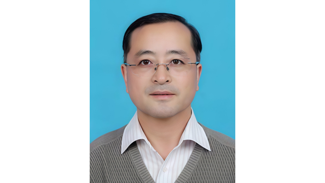 郝建平(歷史學博士、教授,陰山文化研究中心主任) 郝建平(歷史學博士、教授,陰山文化研究中心主任)