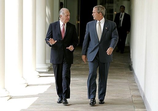 拉戈斯和美國總統小布希