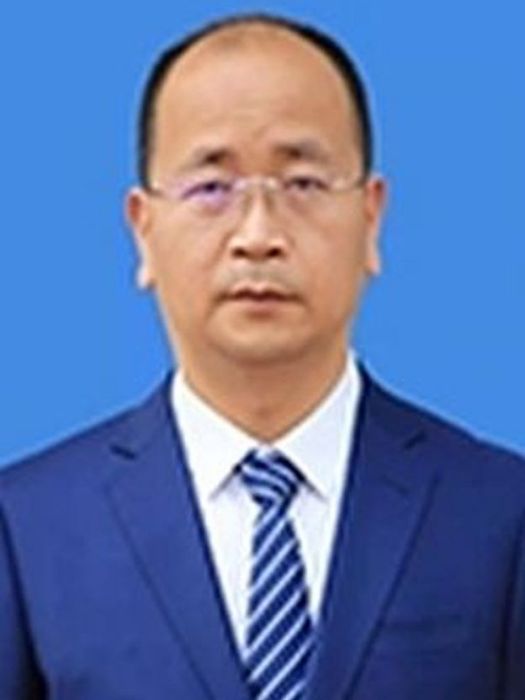 李小平(鹹陽彩虹學校校長) 李小平(鹹陽彩虹學校校長)